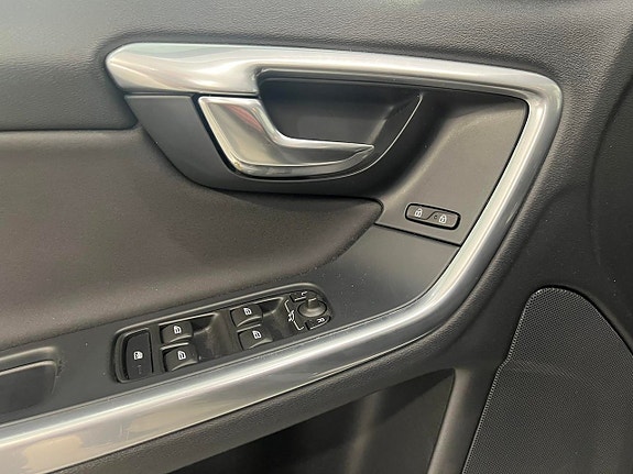Volvo V60 17 of 25