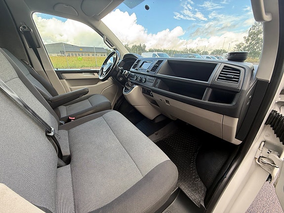 Volkswagen Transporter 8 of 13