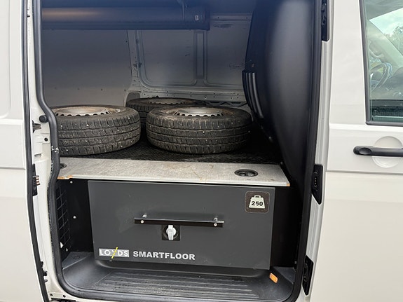 Volkswagen Transporter 10 of 13