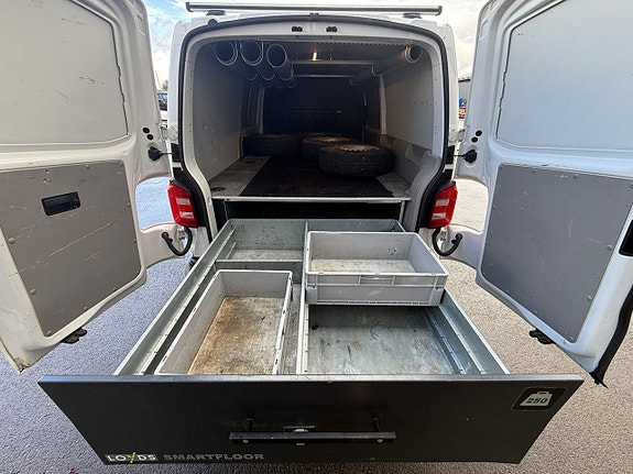 Volkswagen Transporter 11 of 13