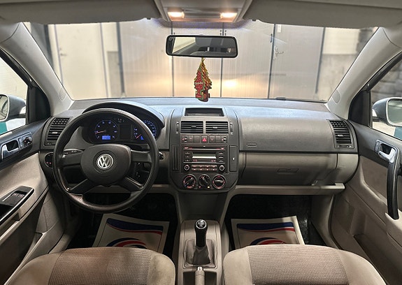 Volkswagen Polo 10 of 14