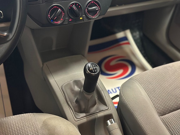 Volkswagen Polo 11 of 14