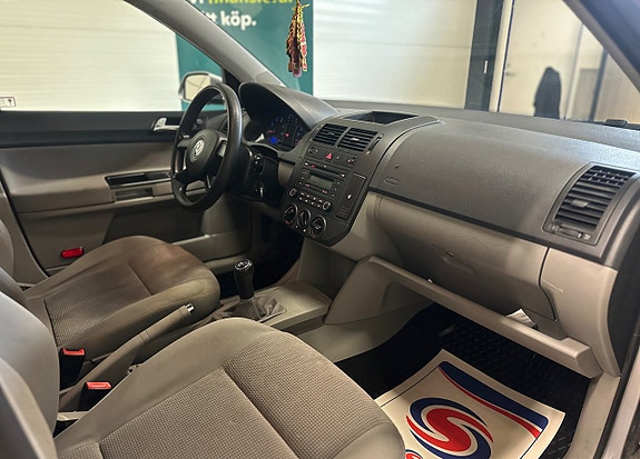 Volkswagen Polo 8 of 14