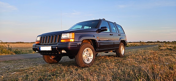 Jeep Grand Cherokee 2 of 10