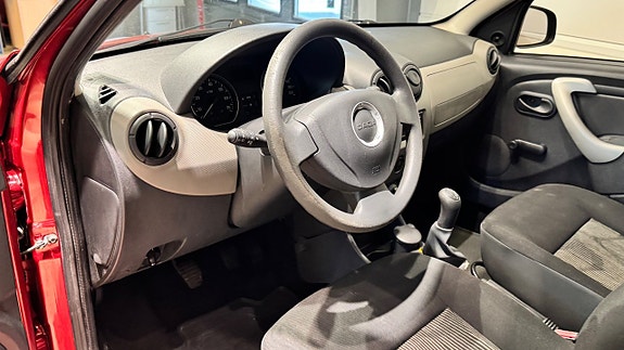 Dacia Sandero 9 of 15