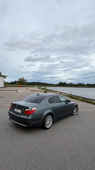 BMW 525i 2 of 5