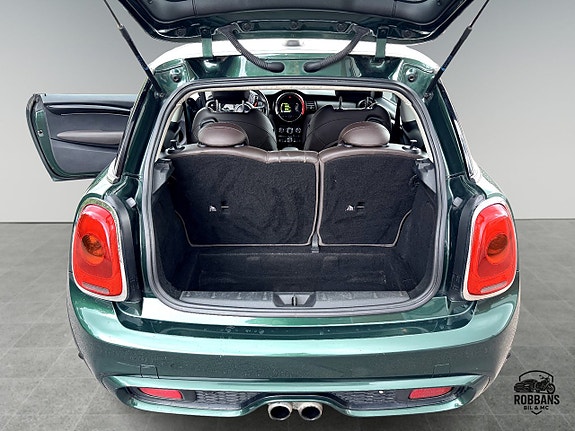 MINI Cooper S 10 of 17