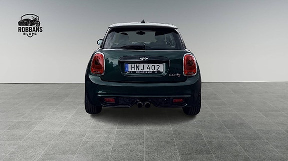 MINI Cooper S 6 of 17
