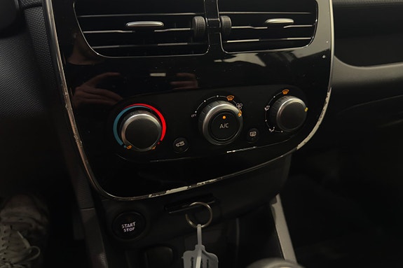 Renault Clio 17 of 20