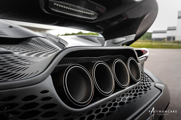McLaren 765LT 28 of 29