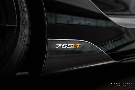 McLaren 765LT 24 of 29