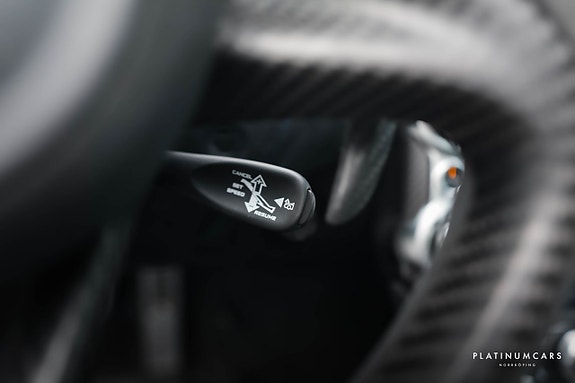 McLaren 765LT 17 of 29