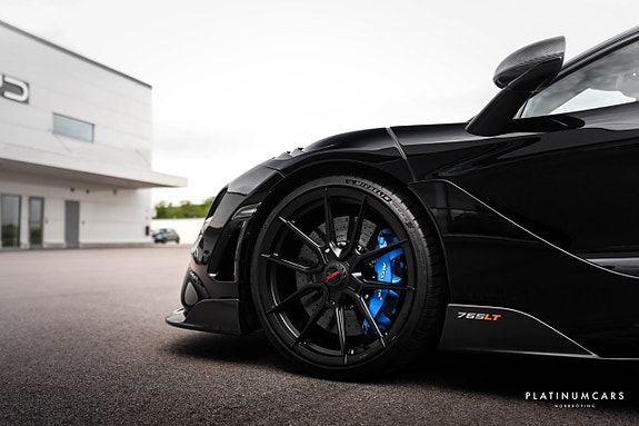 McLaren 765LT 29 of 29