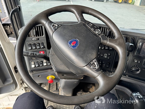 Kranväxlare Scania G400LB8X4*4HNA med HIAB kran 15 of 27
