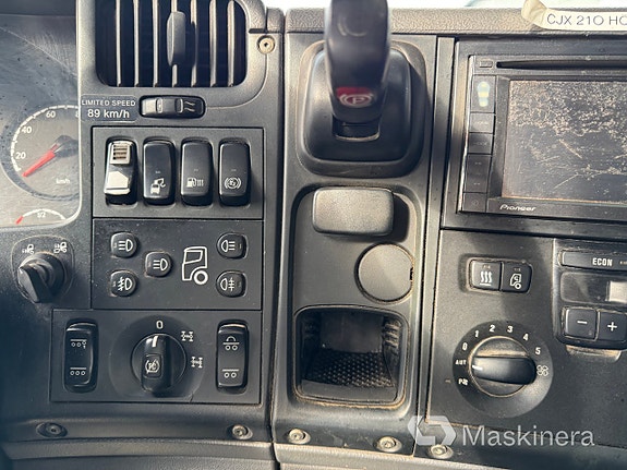 Kranväxlare Scania G400LB8X4*4HNA med HIAB kran 17 of 27