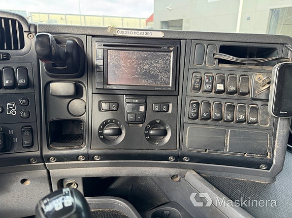 Kranväxlare Scania G400LB8X4*4HNA med HIAB kran 16 of 27