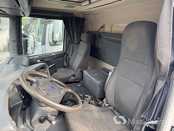 Kranväxlare Scania G400LB8X4*4HNA med HIAB kran 13 of 27