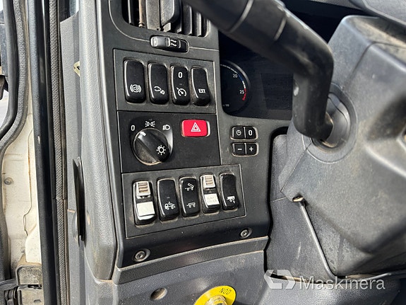 Kranväxlare Scania G400LB8X4*4HNA med HIAB kran 19 of 27