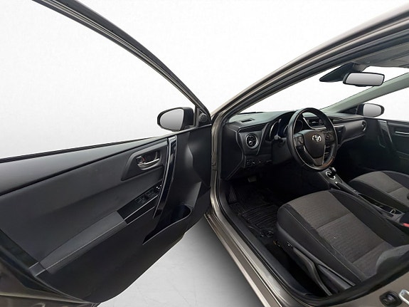 Toyota Auris 10 of 30