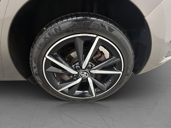 Toyota Auris 30 of 30