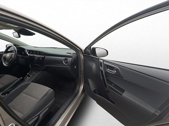 Toyota Auris 26 of 30