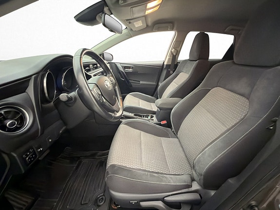 Toyota Auris 11 of 30