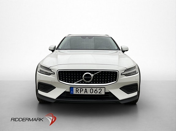 Volvo V60 Cross Country 2 of 30