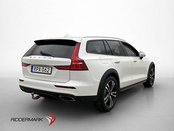 Volvo V60 Cross Country 8 of 30