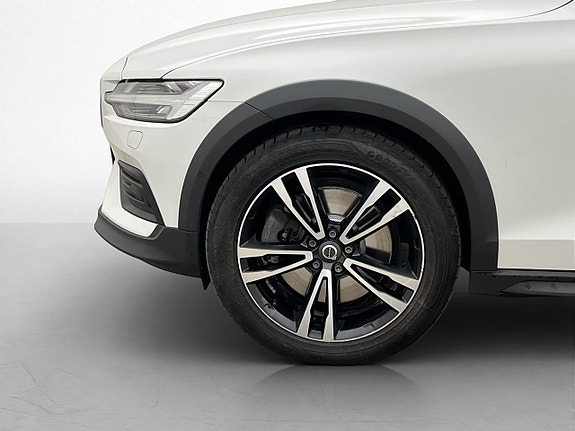 Volvo V60 Cross Country 27 of 30