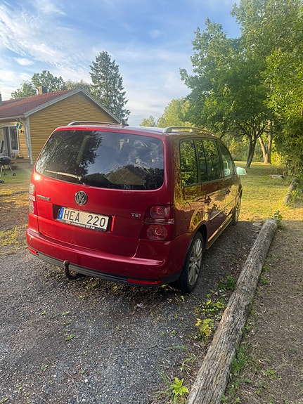 Volkswagen Touran 3 of 6