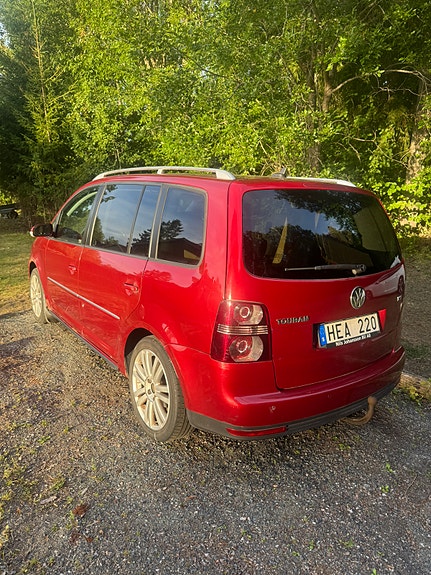 Volkswagen Touran 4 of 6