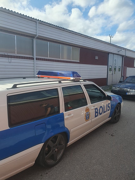 Volvo V70 3 of 7