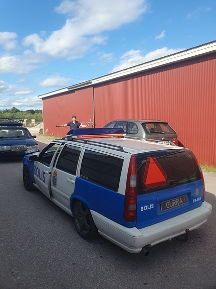Volvo V70 2 of 7