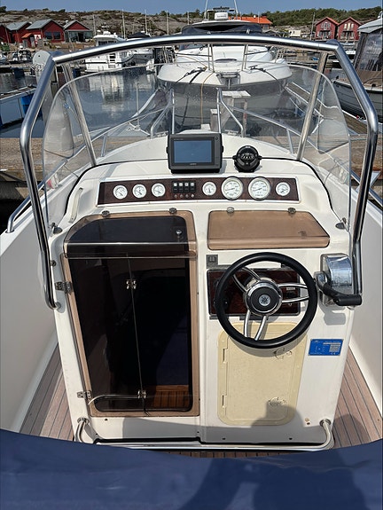 Uttern S64 220hk MPI 3 of 9