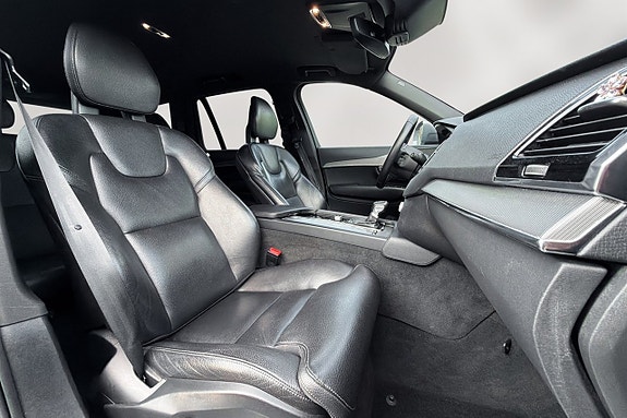 Volvo XC90 14 of 29
