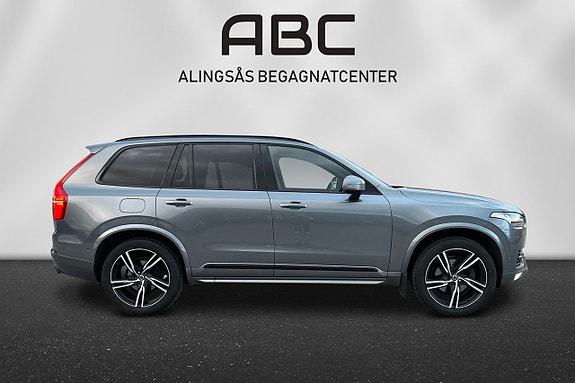 Volvo XC90 2 of 29