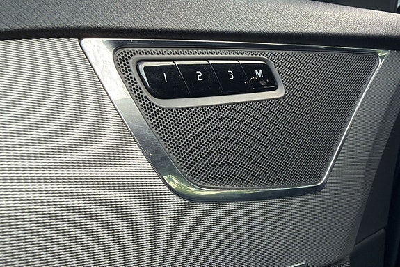 Volvo XC90 8 of 29