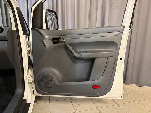 Volkswagen Caddy 18 of 26