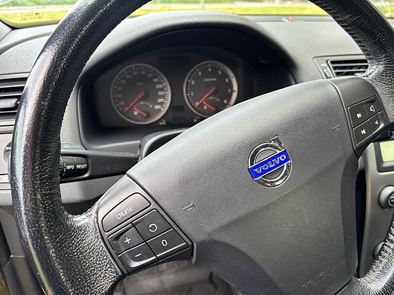 Volvo V50 10 of 27