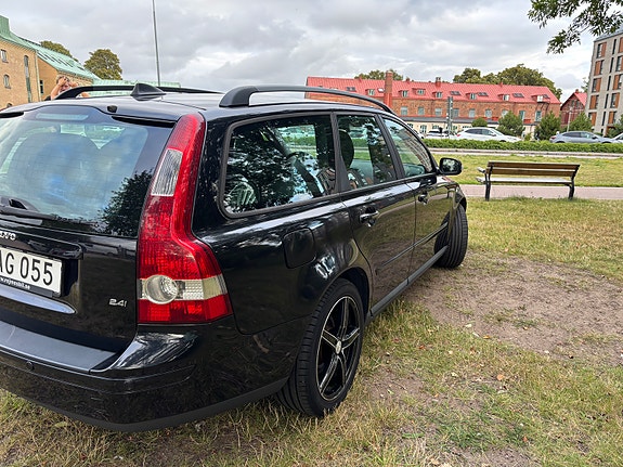 Volvo V50 4 of 27