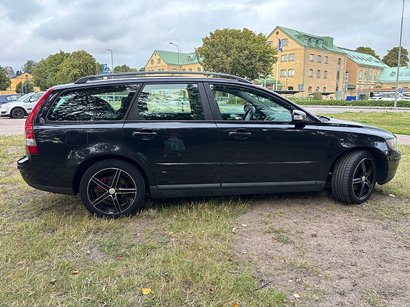 Volvo V50 3 of 27