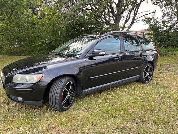 Volvo V50 2 of 27