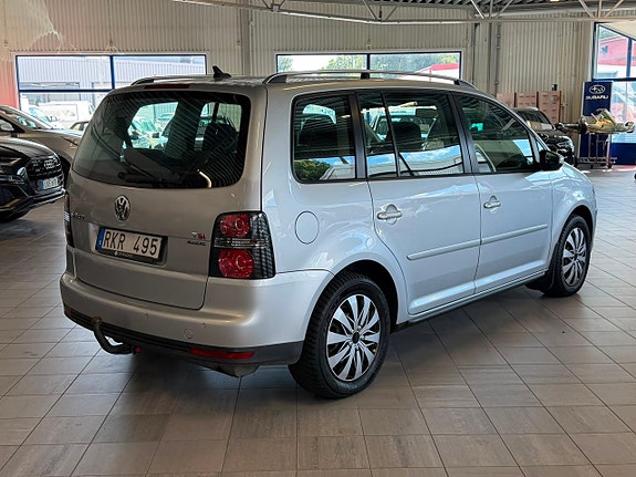 Volkswagen Touran 4 of 10