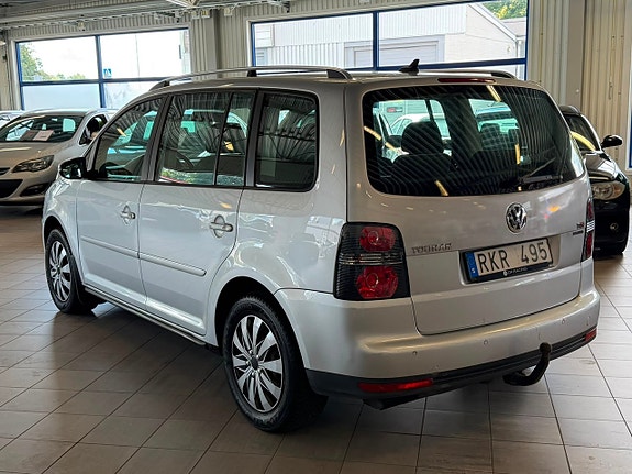 Volkswagen Touran 3 of 10