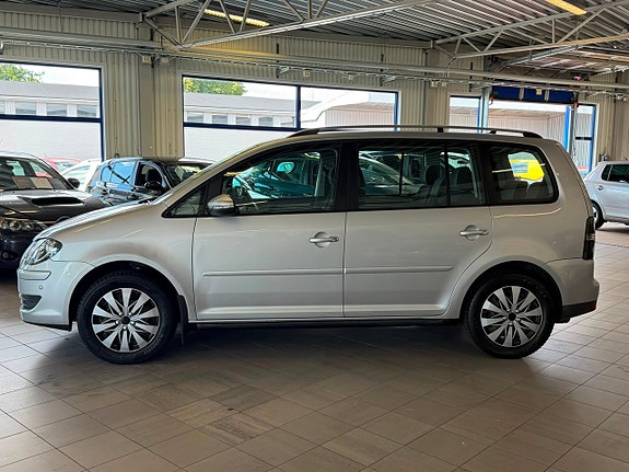 Volkswagen Touran 2 of 10