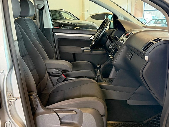 Volkswagen Touran 6 of 10
