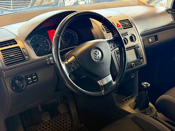 Volkswagen Touran 7 of 10