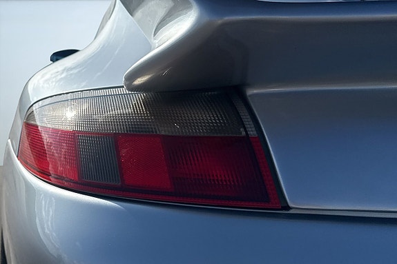 Porsche 911 Carrera 11 of 22