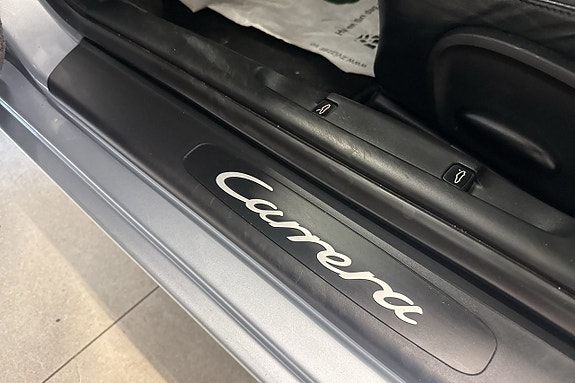 Porsche 911 Carrera 17 of 22