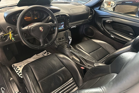 Porsche 911 Carrera 12 of 22